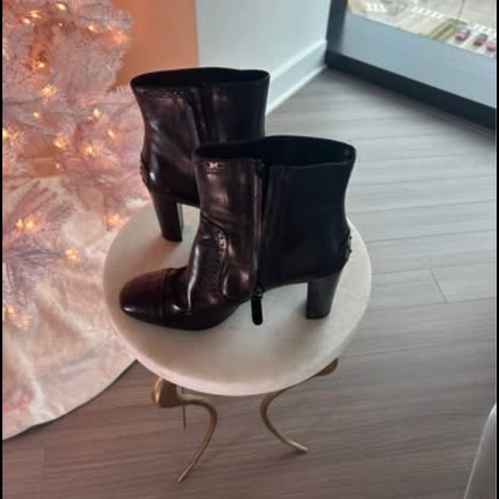 TOD’S Leather Boots - Jodie Tronchetto Bucature like new!